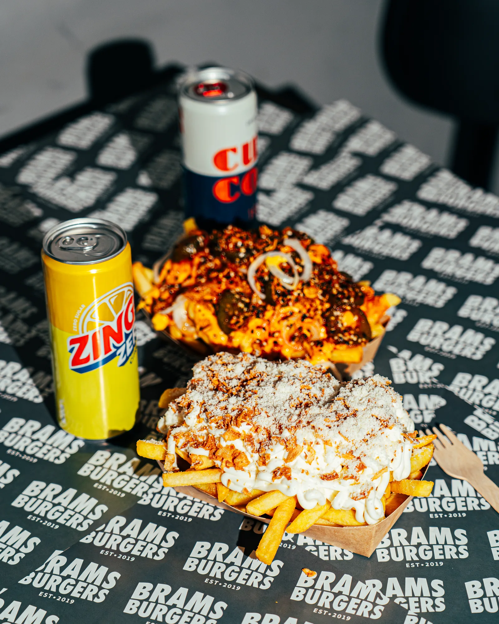 Brams Burgers — sala y producto