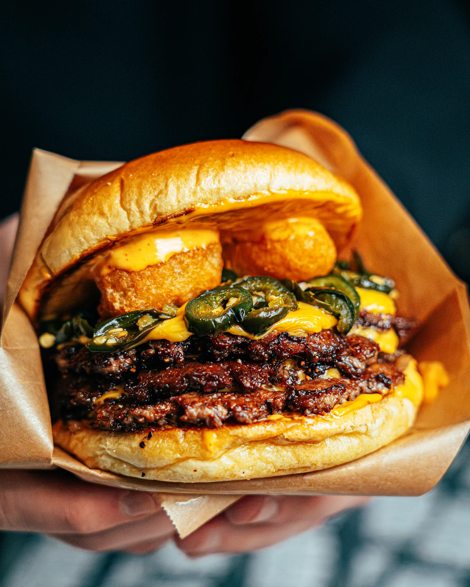 Brams Burgers — producción en el local